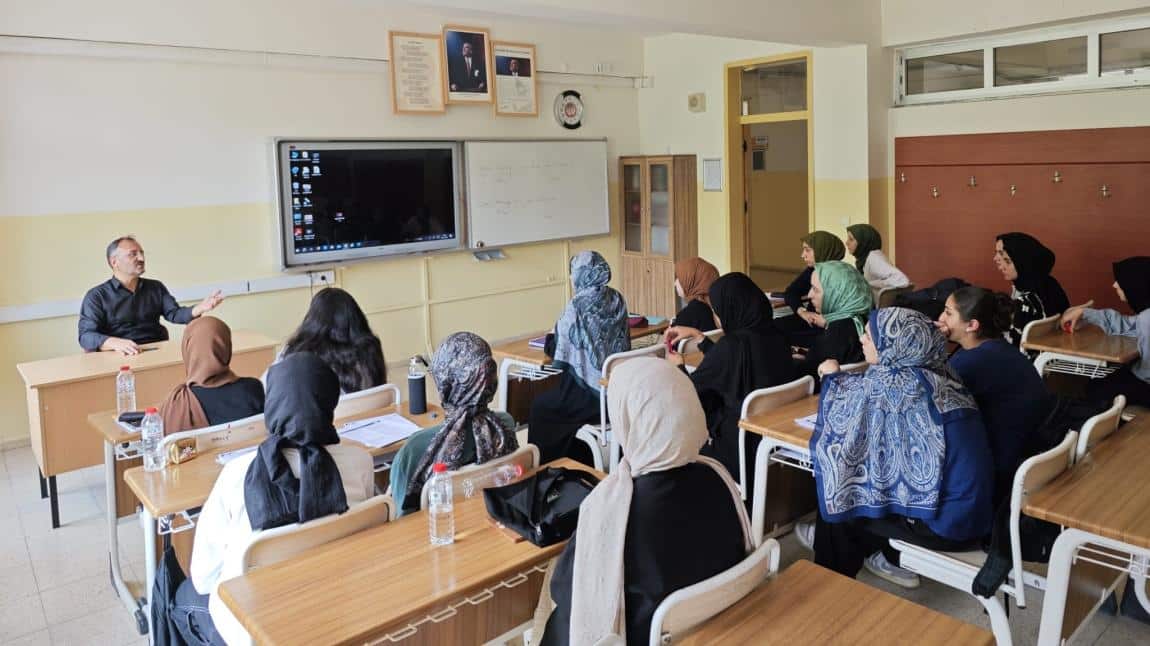 12.Sınıfa geçen öğrencilerimiz için Yaz YKS Hazırlık Kursumuzu başlattık.